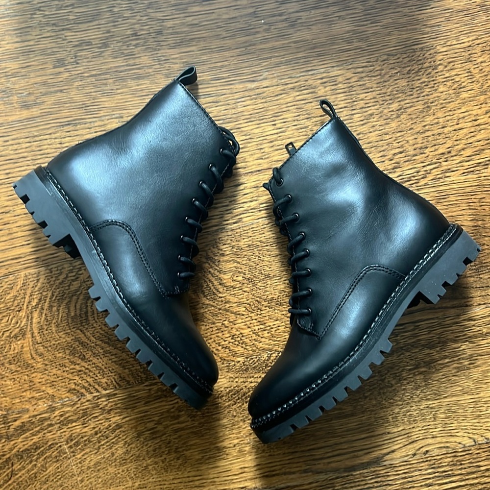 NIB Vince Cabria Lug Boots